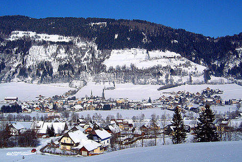 Fernperspektive Gemeinde Unternberg im Winter